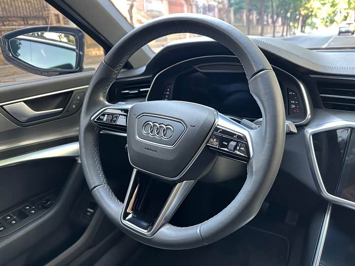 Фото 3 - Audi A6L