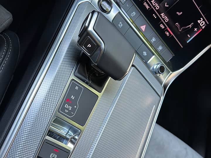 Фото 8 - Audi A6L