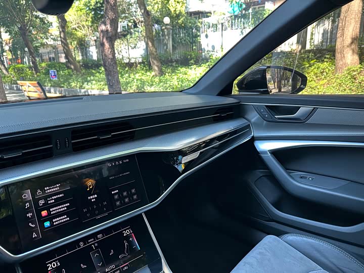 Фото 9 - Audi A6L