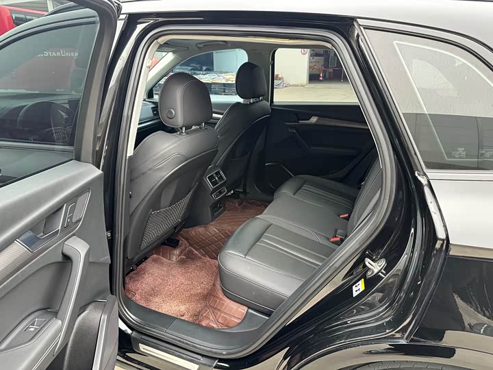 Фото 5 - Audi Q5L