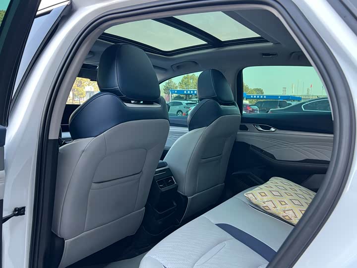 Фото 6 - Geely Preface