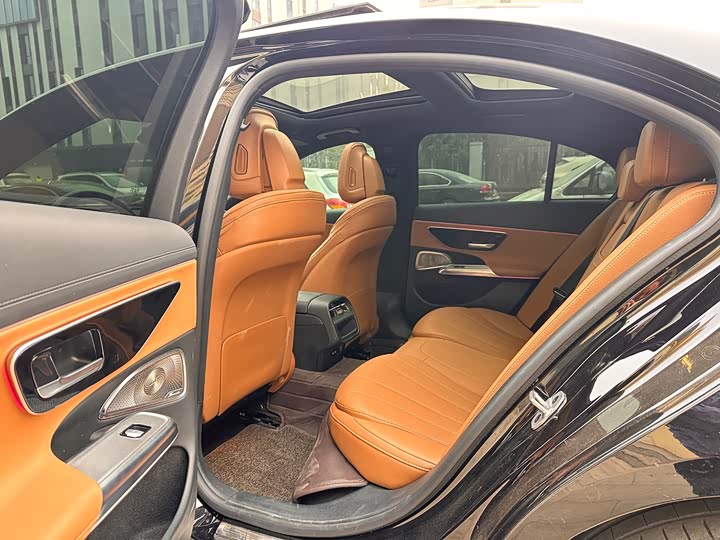 Фото 3 - Mercedes-Benz E-Class