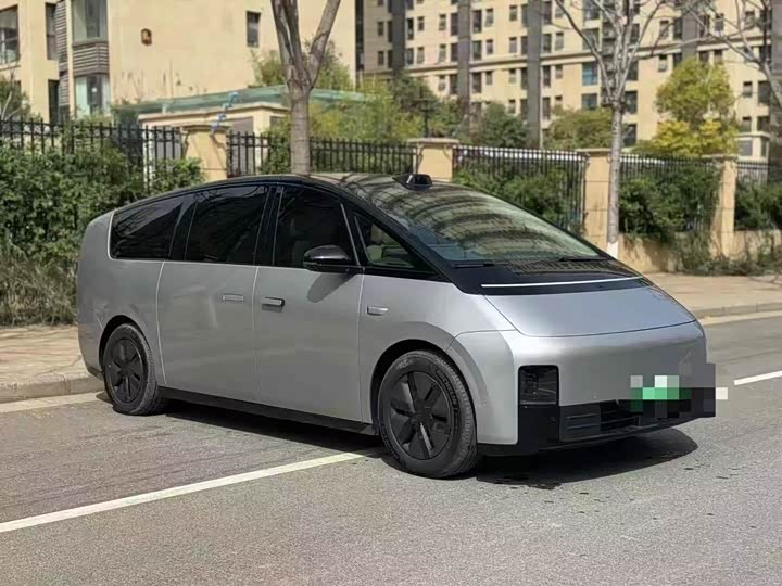 Фото 1 - LiXiang Mega