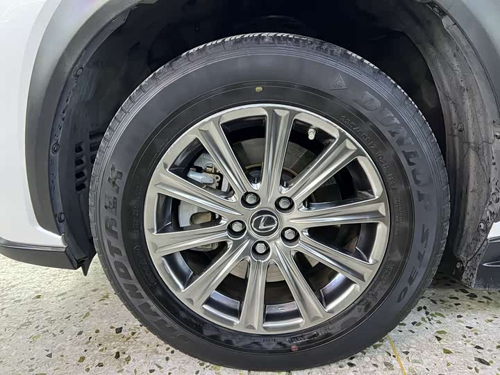 Фото 4 - Lexus NX