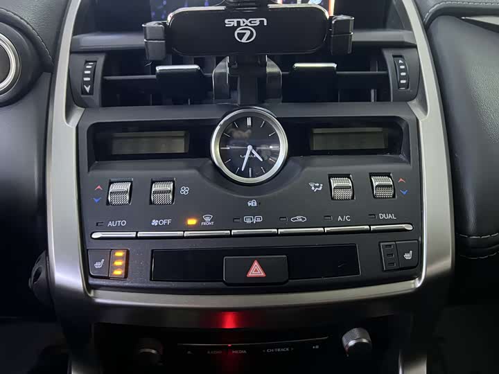 Фото 8 - Lexus NX