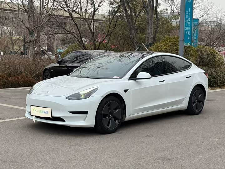Фото 1 - Tesla Model 3