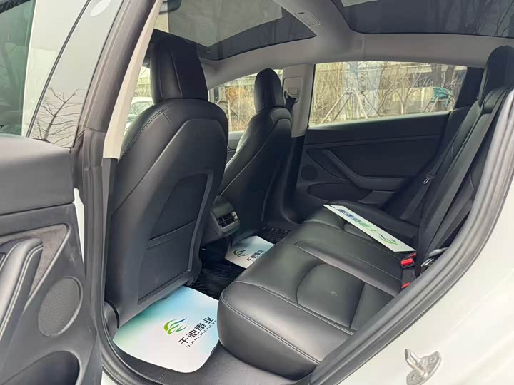 Фото 4 - Tesla Model 3