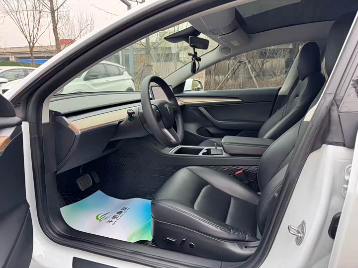 Фото 6 - Tesla Model 3