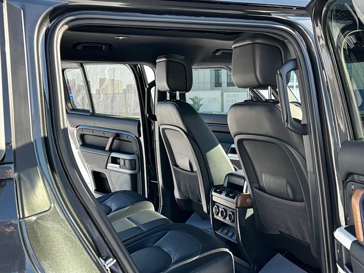 Фото 8 - Land Rover Defender