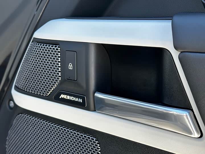 Фото 9 - Land Rover Defender