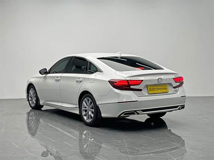 Фото 4 - Honda Accord