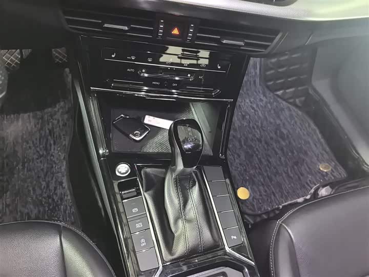 Фото 9 - Volkswagen Passat