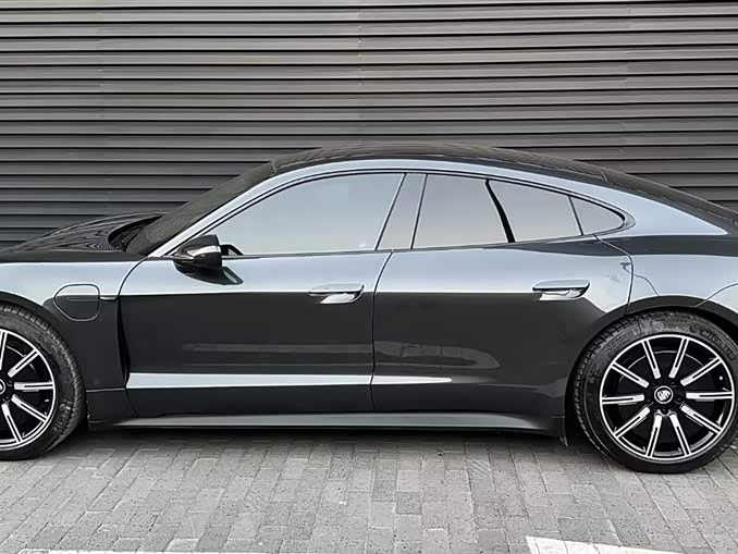 Фото 4 - Porsche Taycan