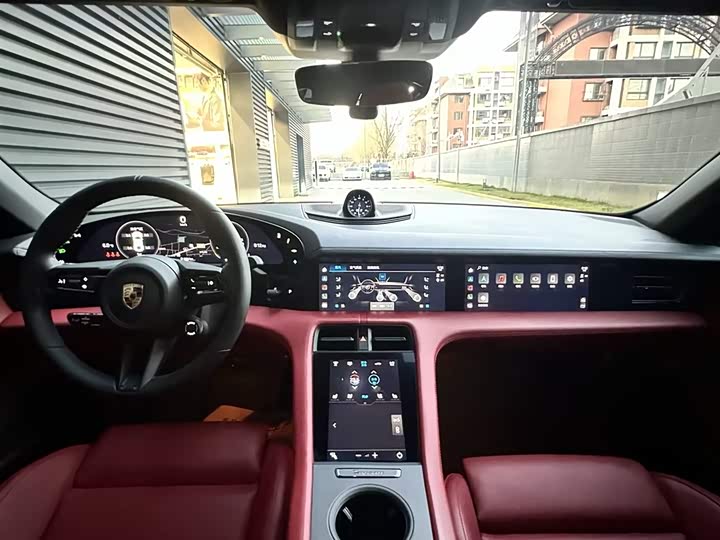 Фото 7 - Porsche Taycan