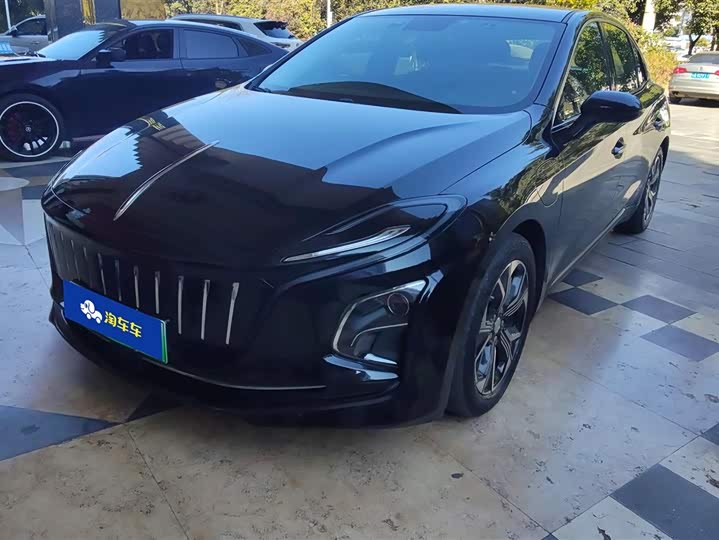 Фото 1 - Hongqi E-QM5