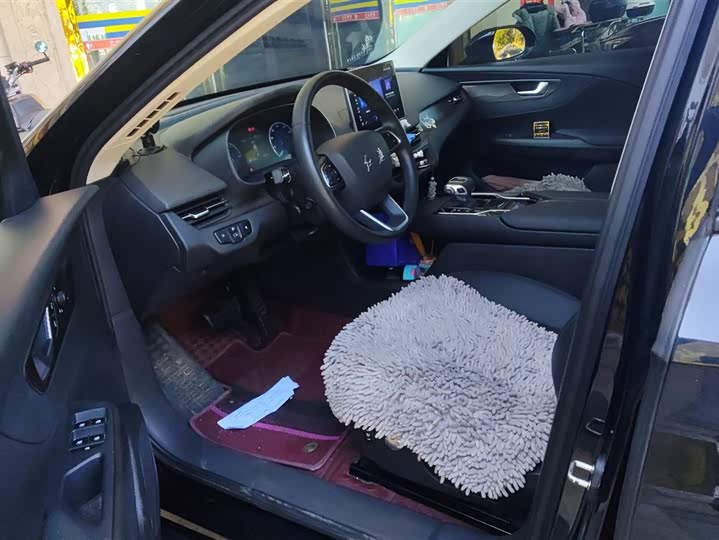 Фото 9 - Hongqi E-QM5