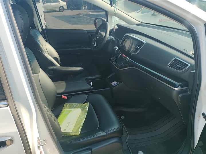 Фото 8 - Honda Odyssey