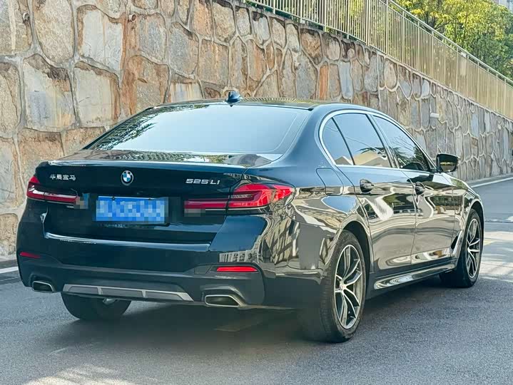 Фото 6 - BMW 5 Series