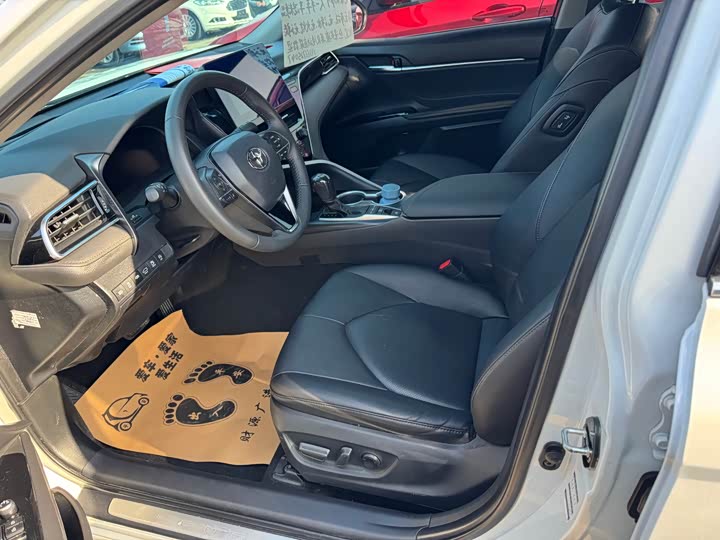 Фото 3 - Toyota Camry