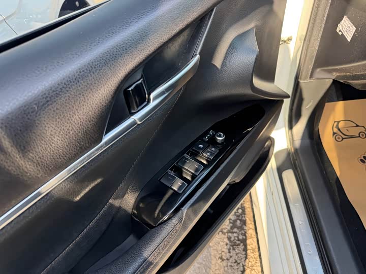 Фото 5 - Toyota Camry