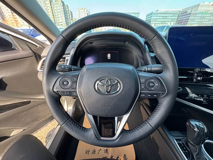 Фото 7 - Toyota Camry