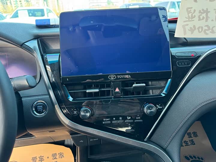 Фото 8 - Toyota Camry