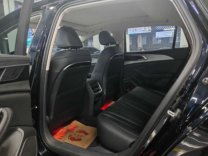 Фото 5 - Hongqi H5