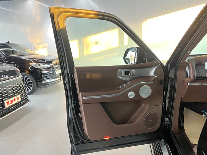 Фото 8 - Tank 700 Hybrid