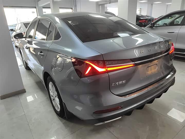 Фото 5 - Roewe i5