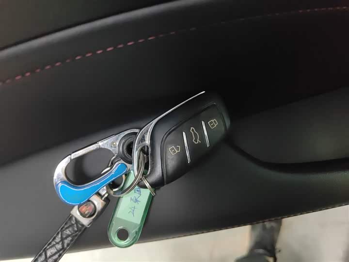 Фото 9 - Roewe i5