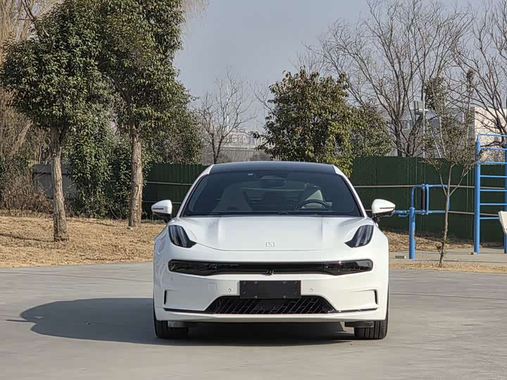 Фото 2 - Zeekr 001