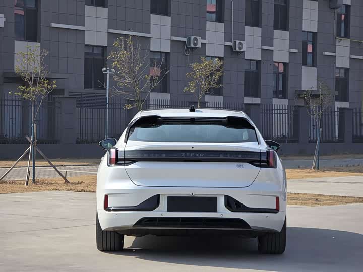 Фото 8 - Zeekr 001