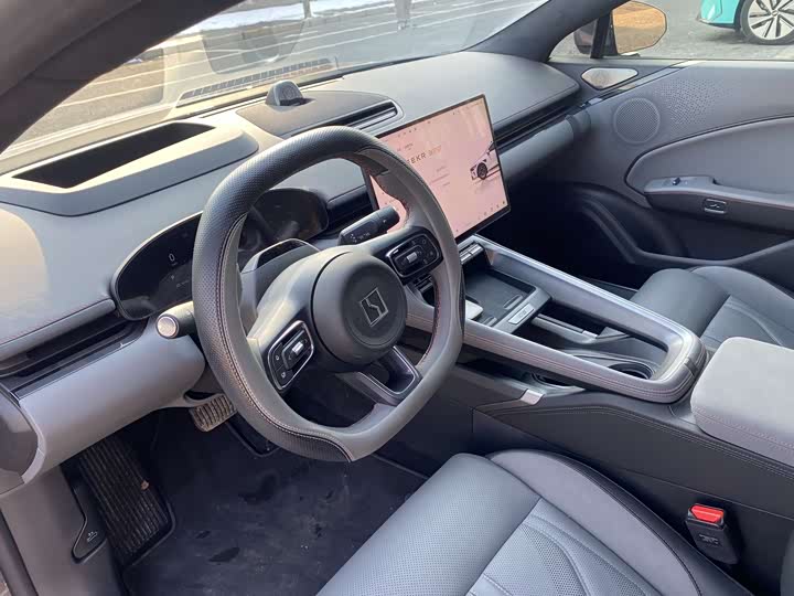 Фото 8 - Zeekr 007 GT