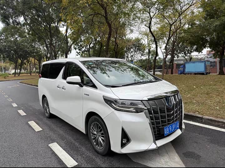 Фото 1 - Toyota Alphard