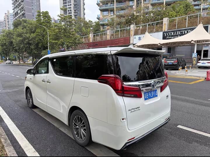 Фото 2 - Toyota Alphard