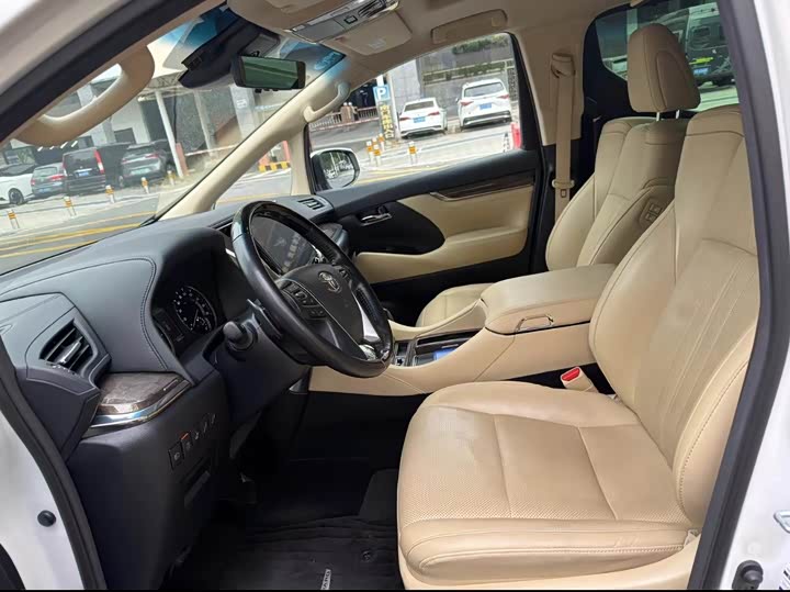 Фото 4 - Toyota Alphard