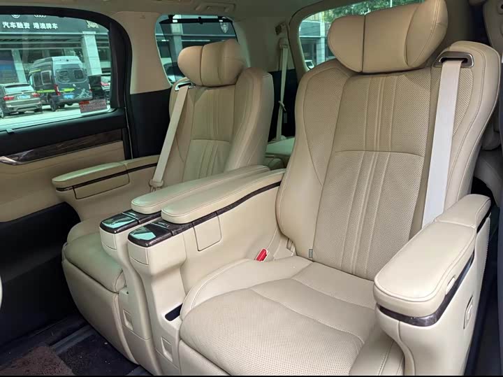 Фото 6 - Toyota Alphard