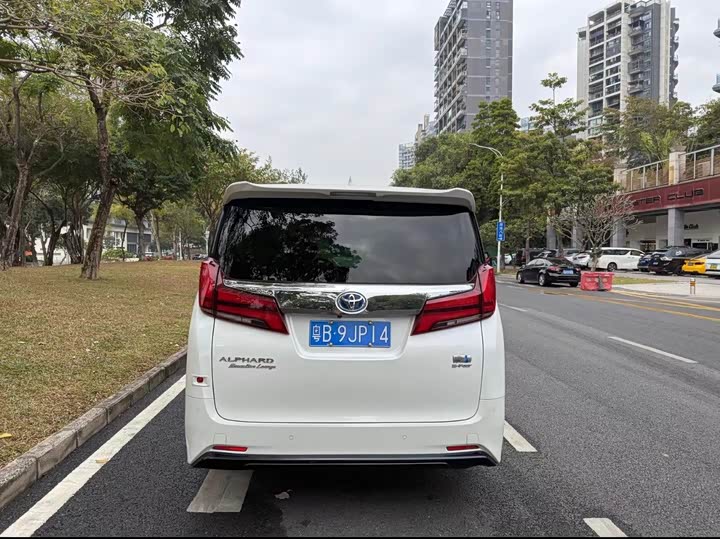 Фото 9 - Toyota Alphard