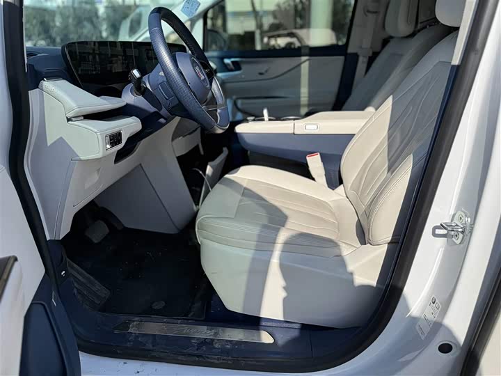 Фото 5 - Buick GL8 Hybrid