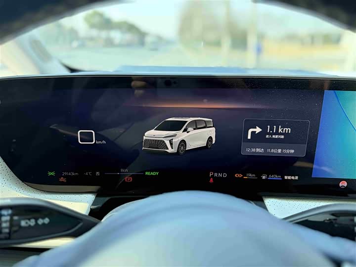 Фото 7 - Buick GL8 Hybrid