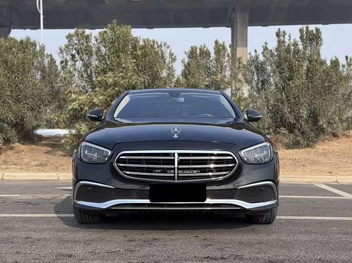 Фото 1 - Mercedes-Benz E-Class