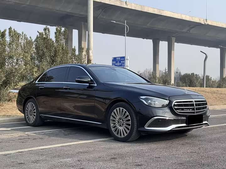 Фото 2 - Mercedes-Benz E-Class