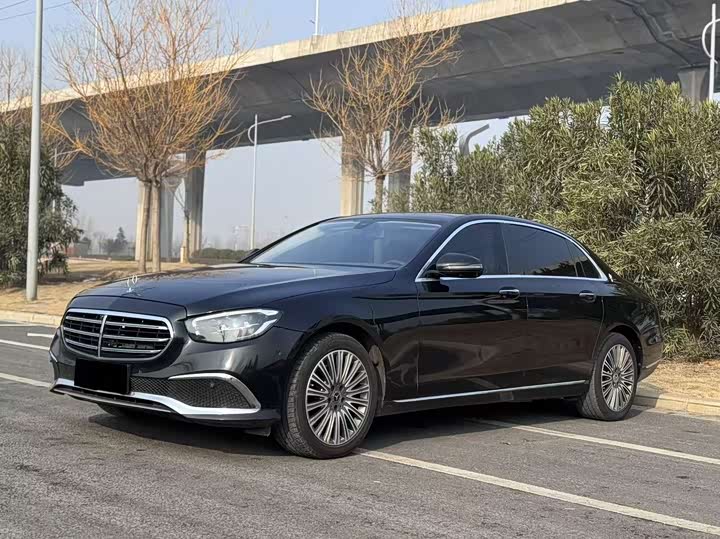 Фото 3 - Mercedes-Benz E-Class