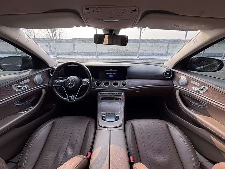 Фото 5 - Mercedes-Benz E-Class