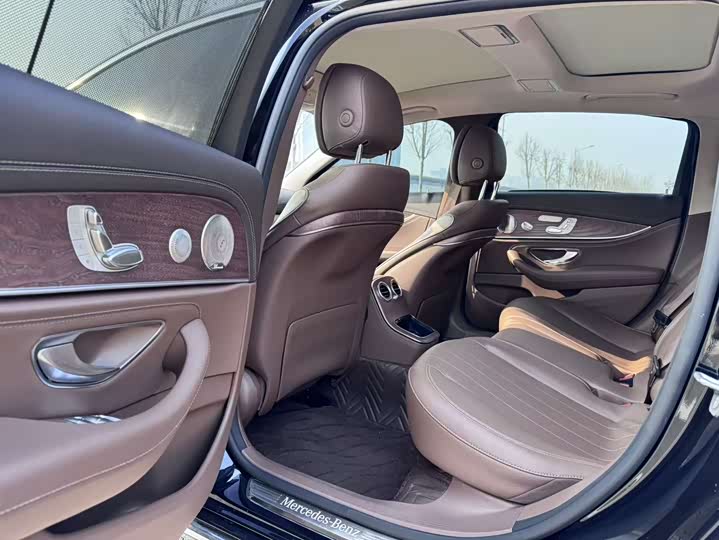 Фото 6 - Mercedes-Benz E-Class