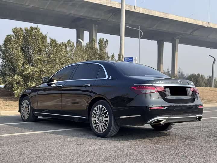 Фото 7 - Mercedes-Benz E-Class