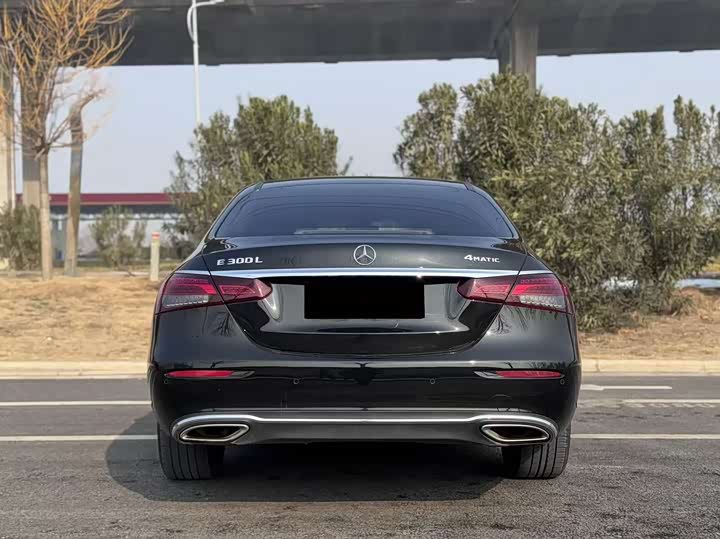 Фото 9 - Mercedes-Benz E-Class