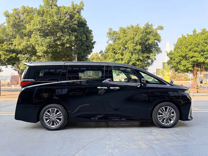 Фото 4 - Toyota Alphard