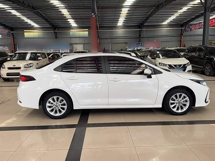 Фото 4 - Toyota Corolla