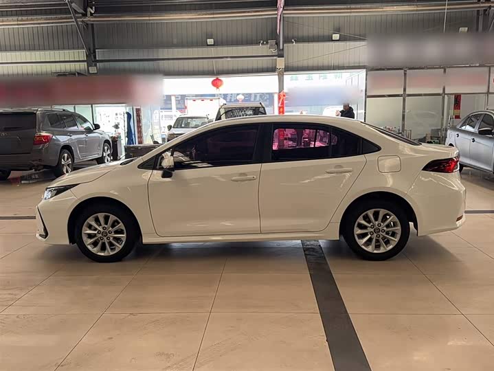 Фото 7 - Toyota Corolla